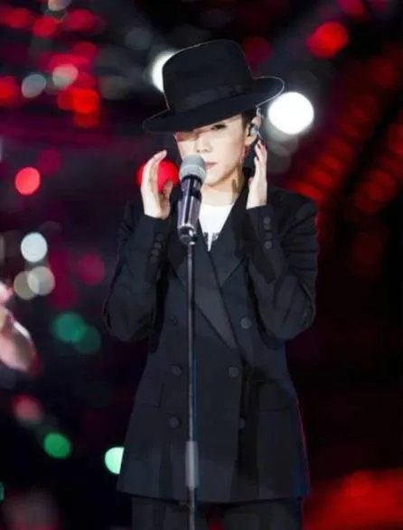 52岁林忆莲发福:相比参加我是歌手时胖了很多