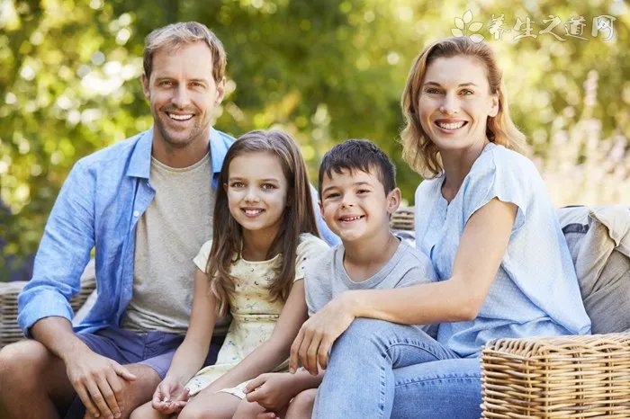 8岁女童作诗 神诗走红,上班族父母怎么陪伴孩子？