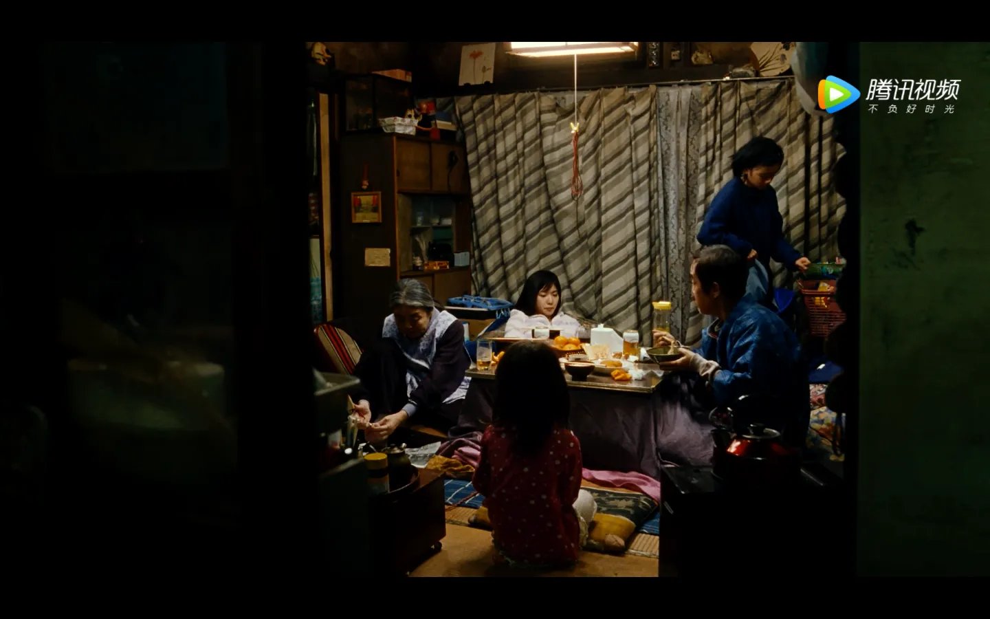 如何评价小偷家族的演员在片中的表现?