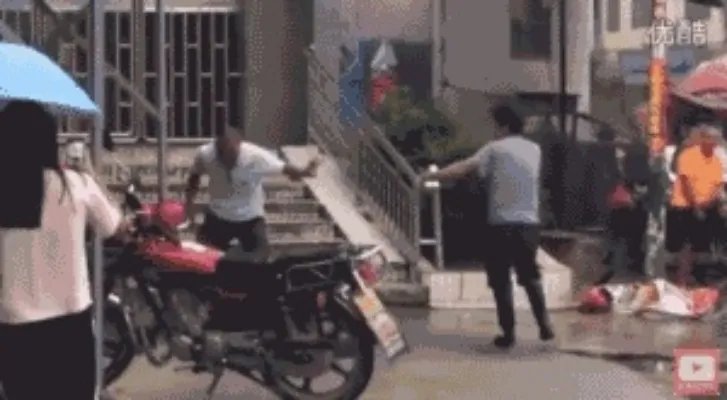 民间高手大街上过招:老外看傻眼（图）