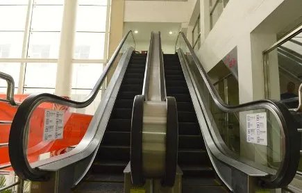 福清市一5岁童左手卡扶梯是如何获救的?