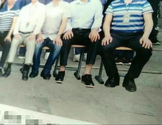 P领导上毕业照是怎么回事?