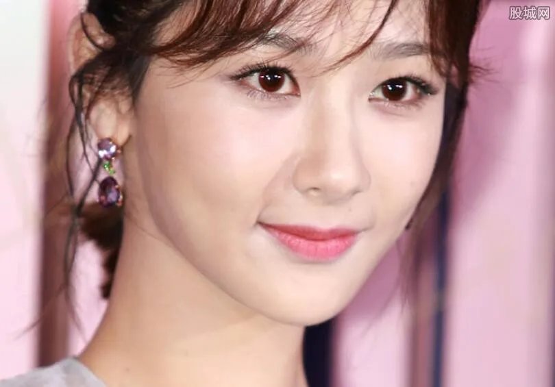 杨紫的胸好大 一夜之间长大媲美杨贵妃