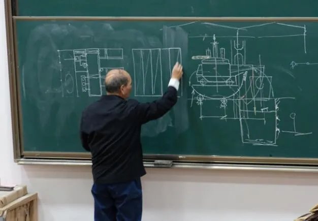 老教授为什么站立3小时?