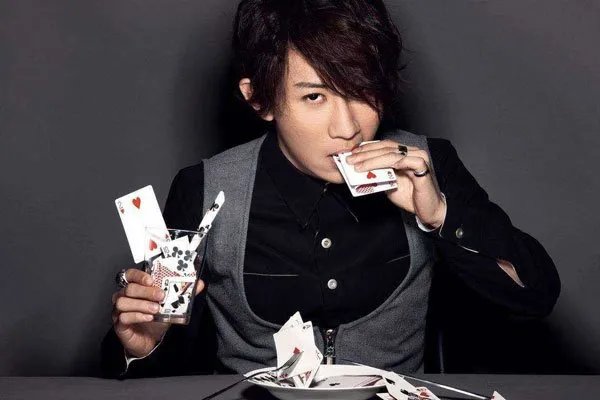 刘谦为什么突然变老 萎靡不振他烦什么