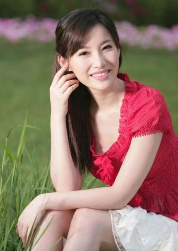 杨冰阳为什么叫ayawawa 她的淘宝店怎么关了