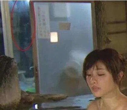 少女泡温泉惊现一幕:让人脸红(图)