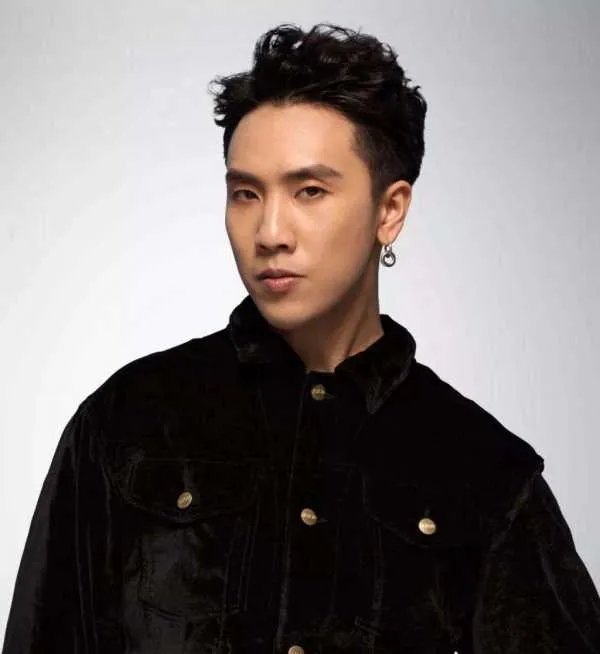 当年汪峰将陈乐基淘汰后，陈乐基却满世界开演唱会，怎么回事？