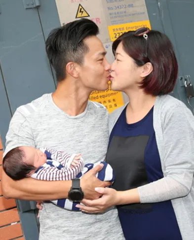 演员胡诺言的老婆是谁 第三子降生携妻秀幸福