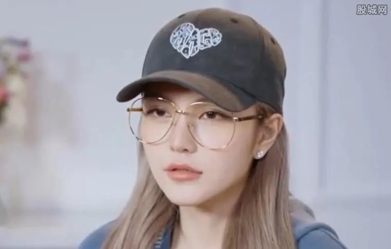 周扬青父亲是谁 周扬青几岁了家庭背景大揭秘