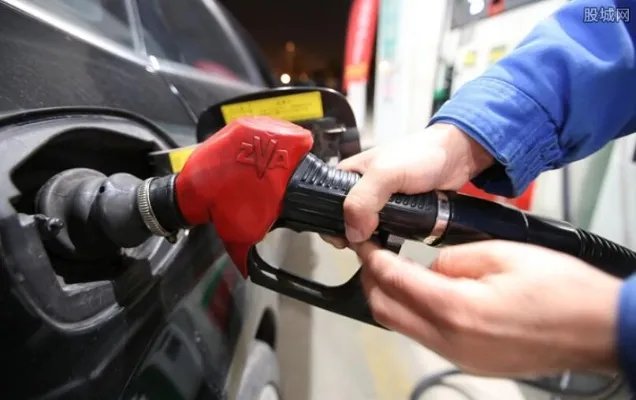 周四国内油价将迎上调 汽油每升上调0.09元