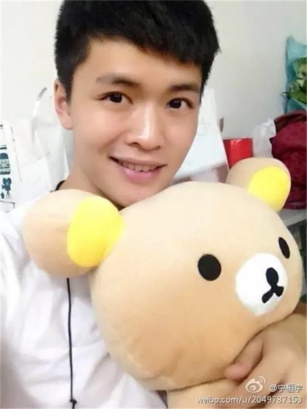 宁桓宇妈妈去世了吗家庭背景曝光 中国第一男神宁桓宇为何叫七哥