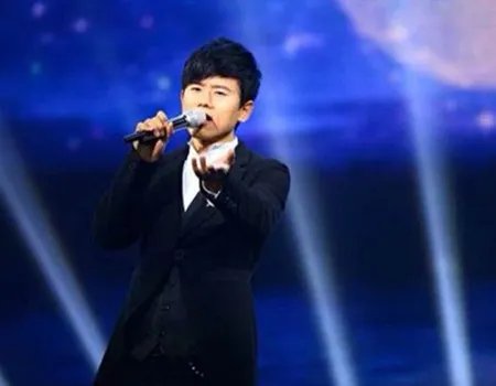 2013中秋晚会张杰唱新歌 何洁孙茜带老公PK秀恩爱