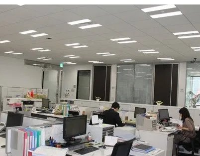 关于日本企业周休三天的介绍。