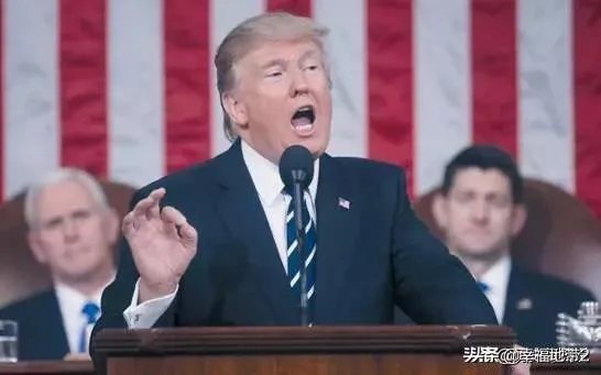 特朗普摇摇晃晃站不稳，是生病了吗？