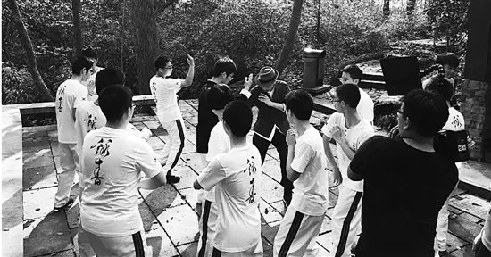 浙大附中开咏春课 练过的孩子们说感觉不错，你对中国古老文化是支持还是反对？