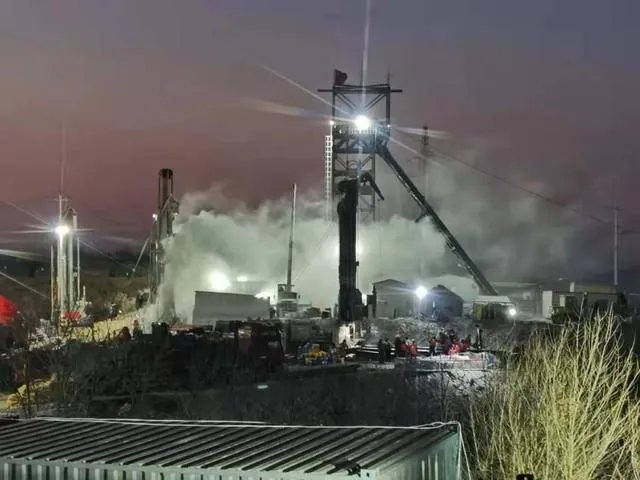 山东金矿井下已发现12名矿工，每日输送营养液能否提供足够能量？