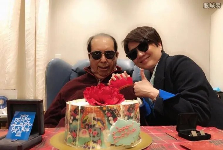 96岁赌王何鸿燊庆生 赌王何鸿燊身价达700亿