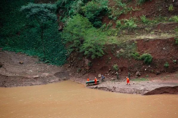 甘肃文县形成堰塞湖59人被困，救援情况如何了？