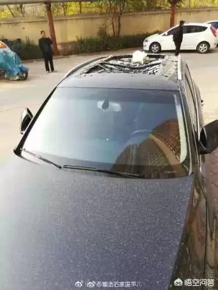 高空扔物砸碎天窗