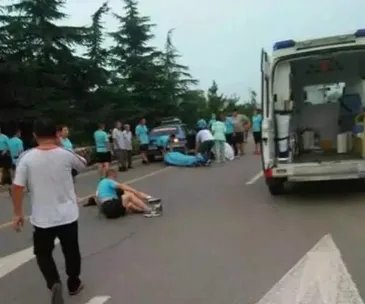 交警为什么要劝导暴走团?