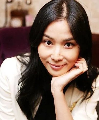 高小英整容前照片流出 被曝惨不忍睹