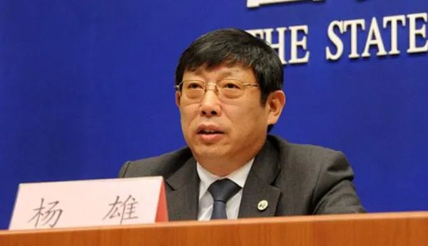 上海市长杨雄辞职后,现在任什么职务