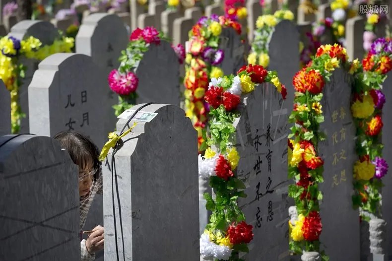 陵园推墓地按揭贷 首付两成最高可贷二十万