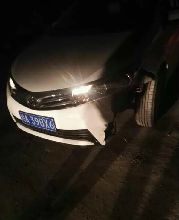 嫌犯撞开警车逃逸是怎么回事?