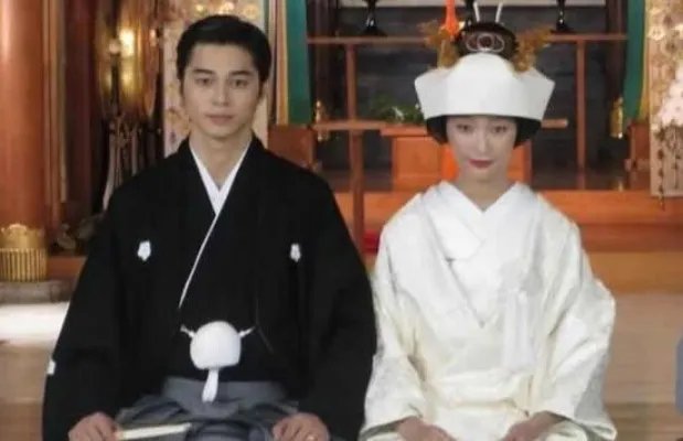 渡边杏东出昌大离婚 网友：现实版的许幻山来了！