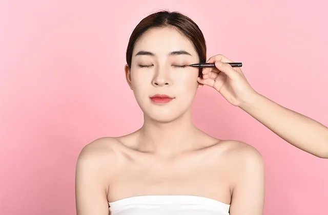 单眼皮怎么画眼线 个性单眼皮画眼线的技巧诀窍