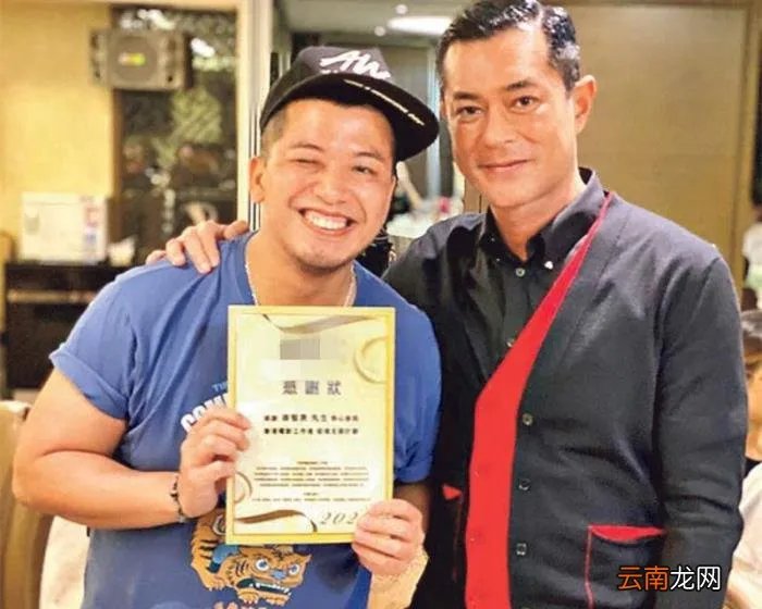 44岁男星含泪宣布出柜 陈志朋宣布出柜