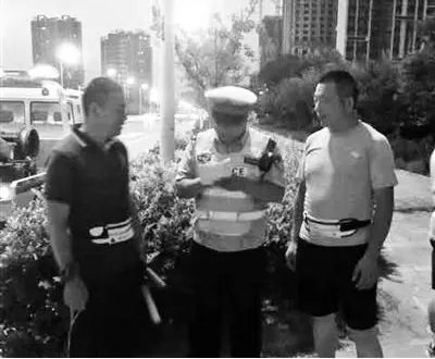 交警为什么要劝导暴走团?