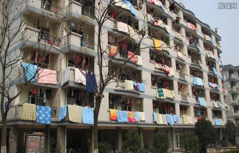 女生宿舍晒被壮观 这样疯狂的一幕你肯定没见过