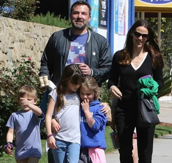 蝙蝠侠和妻子离婚是真的吗?