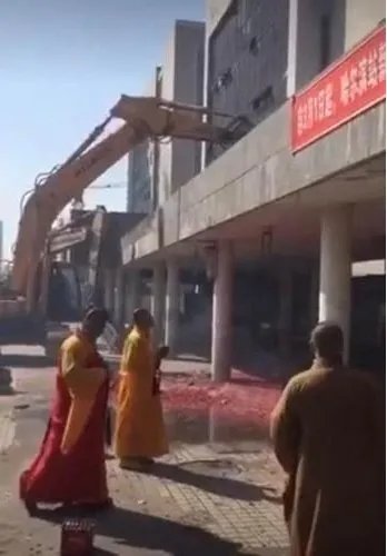 工程改造请和尚做法事是怎么回事?