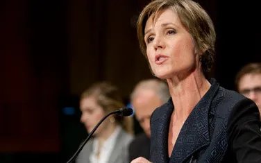 美司法部长被开除是怎么回事?