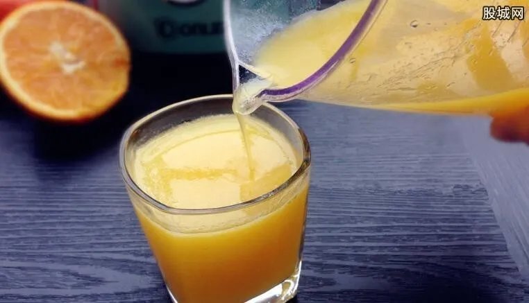 网红饮品内幕曝光 饮料有多脏记者卧底揭露饮品店内幕