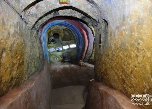 老人山上挖洞:竟挖出一座地宫（组图）