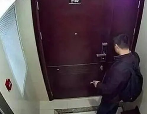 吓人!美女夜晚回家竟遇到这事：惊呆了（图）