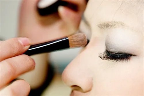 济南新娘跟妆大概要多少钱 新娘跟妆都有哪些流程