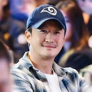 吴京参加活动被冻到原地转圈圈，艺人的工作有多辛苦？