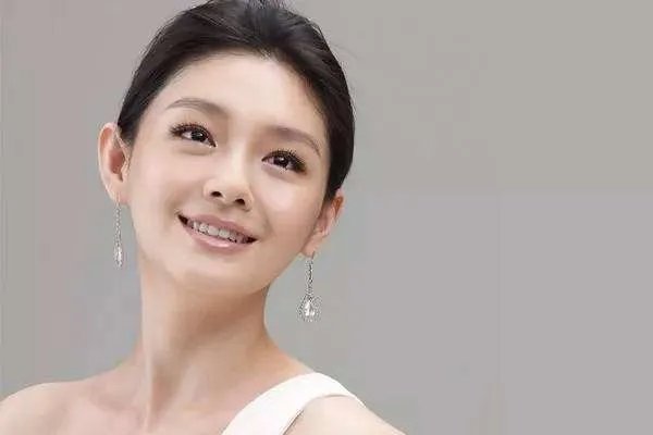 陈赫被女儿围观打游戏,娱乐圈还有哪些明星喜欢晒儿女?