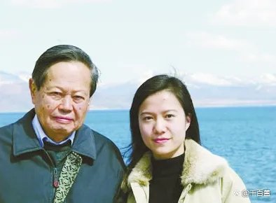 翁帆的父亲与杨振宁是什么关系？