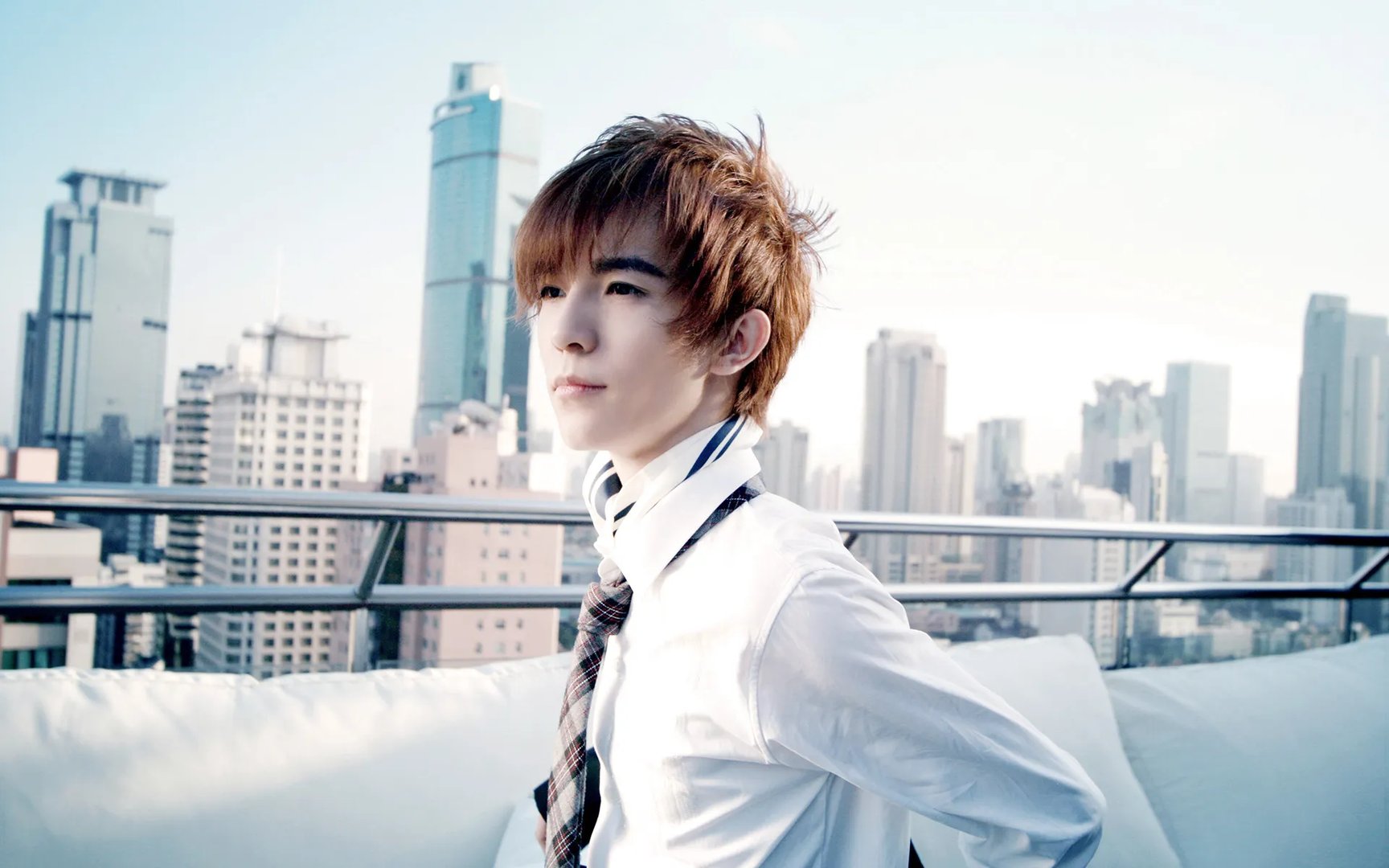 郭敬明的商业帝国探秘 郭敬明现在身价多少