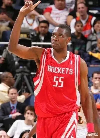 湖人战胜开拓者比赛中,是否有人注意到詹姆斯封盖利拉德后祖巴茨做的动作?如何评价?