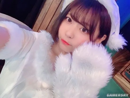 可爱大胆的童颜樱花妹 白皙嫩妹小日向结衣