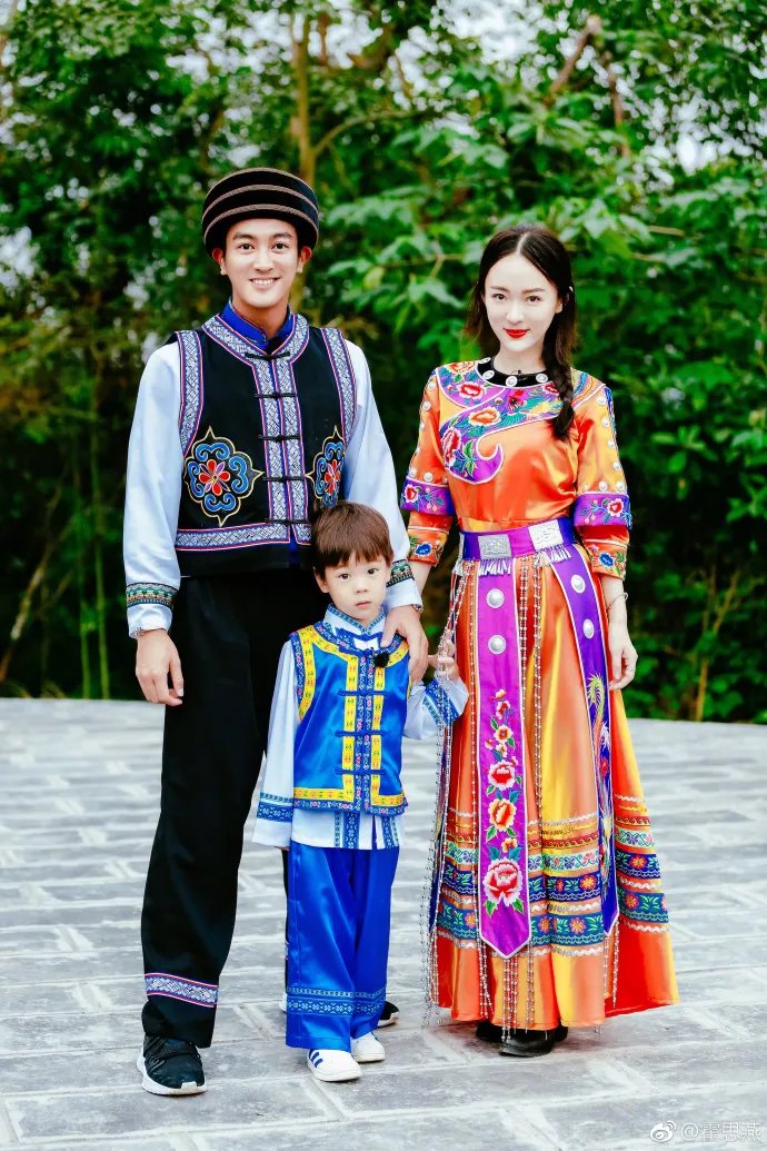 霍思燕儿子长得像黄毅清对比图 霍思燕黄毅清什么关系