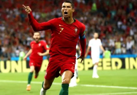 赵旭日为C罗颁奖吗?