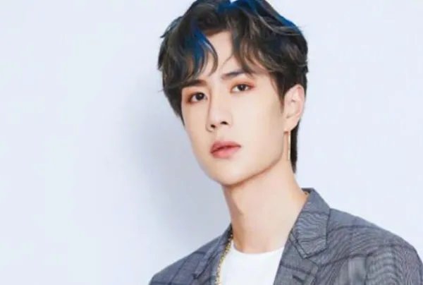 王一博工作室澄清戒指倒影，多少人希望他跌落神坛？